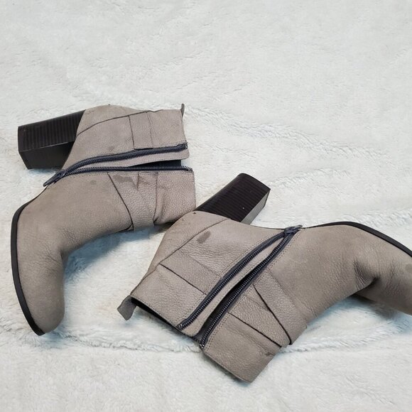 Cole Haan Gray Leather Buckle Office Preppy Dressy Cute Heeled Ankle Boots 9 B - Picture 7 of 13